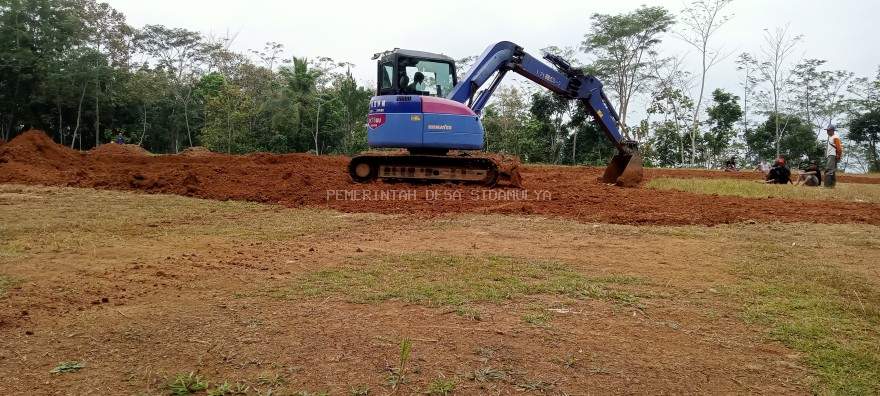 Karang Taruna Desa Sidamulya Lakukan Revitalisasi Lapangan Sepak Bola